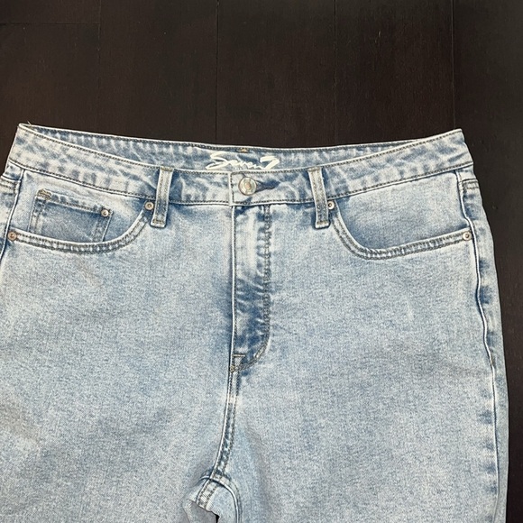 Seven 7 size 12 Slim Straight Jean Light Blue Denim. Excellent Condition. - Picture 2 of 7